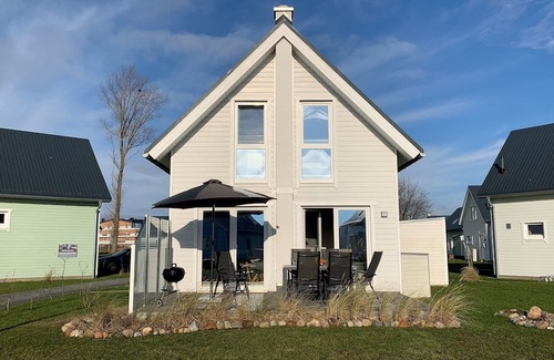 Olpenitz Casa | Baltic Sea time-out - infrared sauna, fireplace, shower, 3 smart TVs, terrace, parking lot