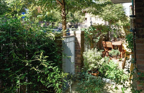 Haggerston Apartamento | Spacious home with a touch of wilderness at the heart of East London.