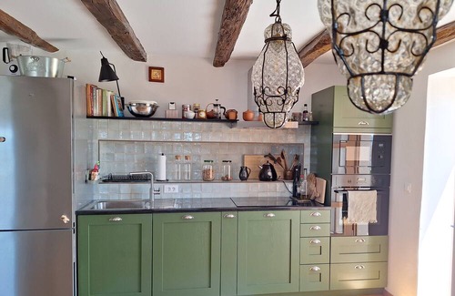 Oprtalj Cabaña | Charming 2-bedroom cottage with swimmingpool in welcoming Oprtalj with WiFi, AC