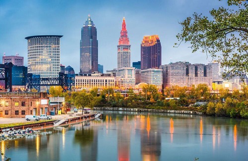 Downtown Cleveland Casa | 2 Downtown Suites under a mile from Rock & Roll HoF & Stadiums