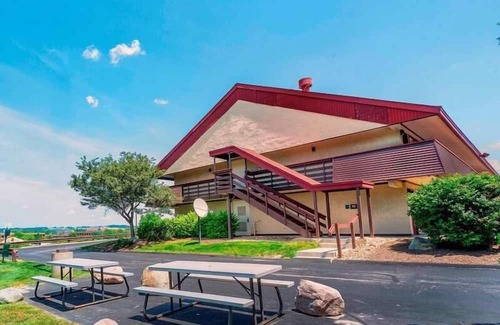 Downtown Cleveland Casa | 3 Convenient Rooms Near Rock and Roll Hall of Fame w/Plush Bedding
