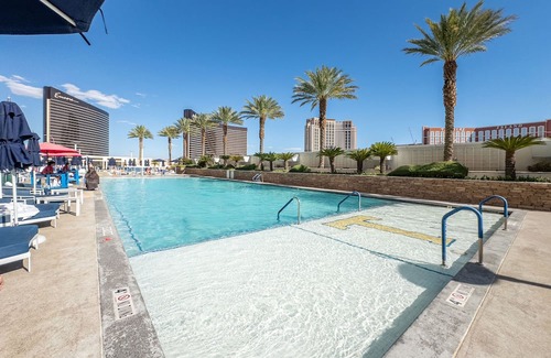 Las Vegas Condominio | 𝐓𝐑𝐔𝐌𝐏 56th Floor ⁕ Luxury Suite ⁕ Strip Views
