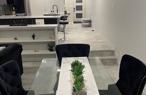 Southwest Edmonton Casa | Windermere Oasis: Modern Comforts in a Serene Setting
