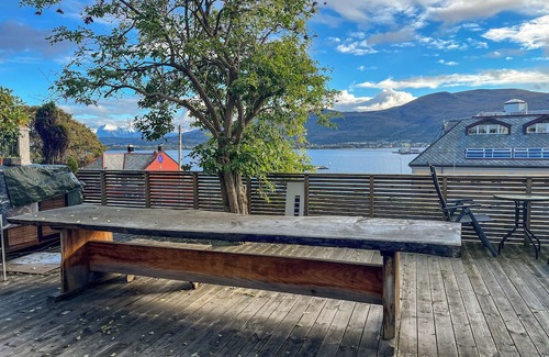 Alesund Apartamento | Two-Bedroom City Apartment with Fire Place and Free Parking - Calm and Central