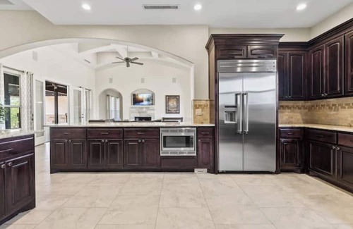 Circle D-KC Estates Casa | Pine Tree Palace - Private -Heated Pool - Jacuzzi