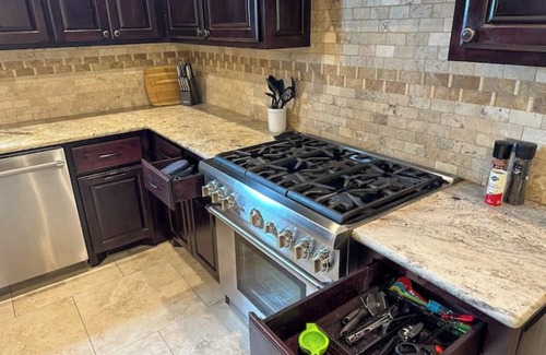 Circle D-KC Estates Casa | Pine Tree Palace - Private -Heated Pool - Jacuzzi