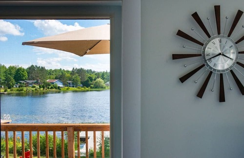 Namur Cabaña | Detente Namur, a delightful two-bedroom chalet nestled by a tranquil small lake