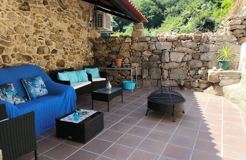 Os Peares Cabaña | Centennial house 1.4 km from Os Peares Xiravai. RIBEIRA SACRA.