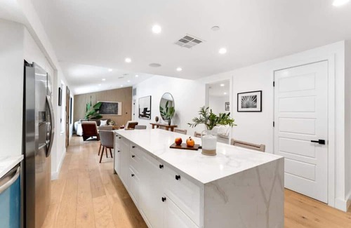 Downtown Casa | Modern Spacious 3BR House with Game room, Parking