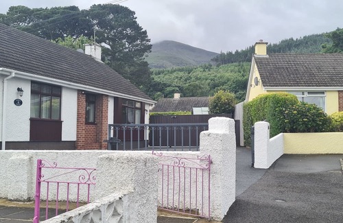 Newcastle Cabaña | Mourne Hikers' Cottage is a cosy cottage, nestled at the foot of the Mournes