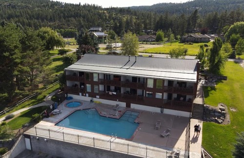 Lakeside Complejo | Cozy 2-bedroom condo on the lake at Peaceful Bay Resort