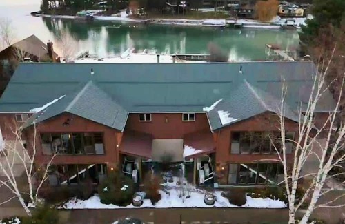 Lakeside Complejo | Cozy 2-bedroom condo on the lake at Peaceful Bay Resort