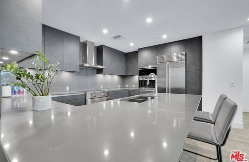 Beverly Grove Condominio | Quiet Luxurious 2-bed/2Bath in the heart of West Hollywood