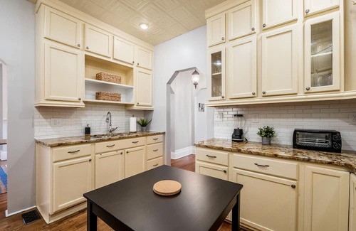 Olde Towne East Casa | Lovely 5 Bedroom home in Olde Town East of Columbus Ohio