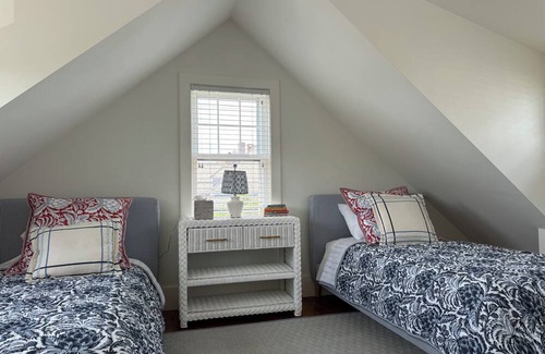 Brant Point Cabaña | Clean/new loft cottage in fabulous Brant Point. Walk to town w/AC/heat, porch
