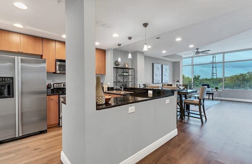 South Eola Condominio | Cozy 2-bedroom apartment in downtown Orlando with free parking