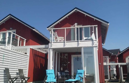 Hailuoto Cabina | Small beach house by the sea with an amazing view from the balcony. nnn