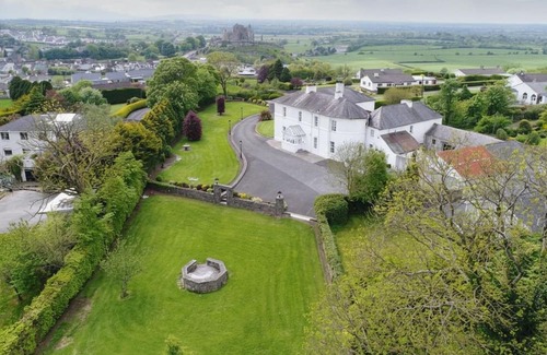 Cashel Casa | Tranquil Retreat Overlooking The Rock of Cashel
