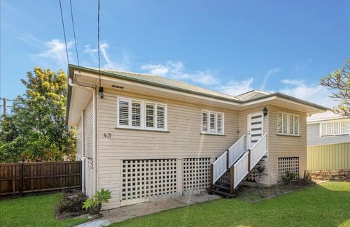 Holland Park West Casa | 4BDR 2BTH Home Holland Park