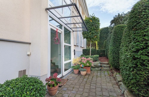 Bad Soden am Taunus Apartamento | Apartment 'Taunus-Zimmer Skyline-Blick' with Wi-Fi