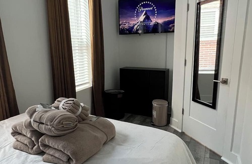 South Philadelphia Casa | Unique/Bright/Luxury Getaway near the stadiums