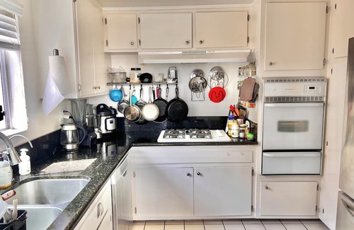 Wilshire Montana Casa | Sunny, spacious, private oasis, near beach in Santa Monica