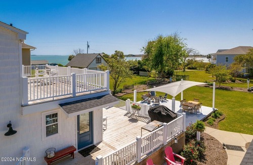 Cedar Point Casa | Luxury at the Water, enjoy the bikes, kayaks, volleyball, and shared dock that is a short walk away.