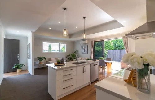 Te Awamutu Casa | Central Te Awamutu Modern House
