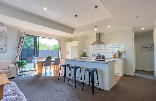 Te Awamutu Casa | Central Te Awamutu Modern House