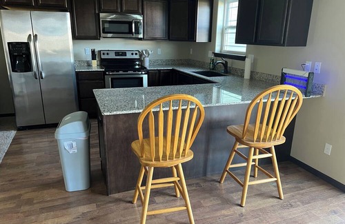 Marion Condominio | Welcome to our serene 4-bed, 3.5 bath retreat in a quiet neighborhood in Marion.