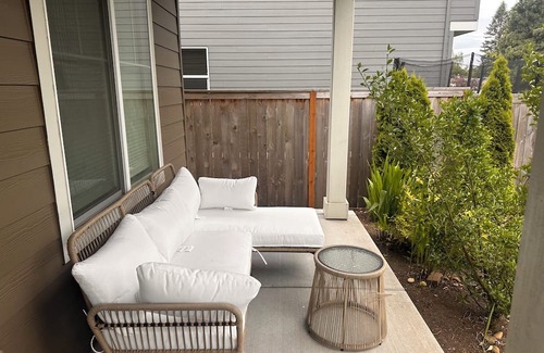 Wilkes East Casa | Spacious 5-bedroom house in perfect Portland with AC, WiFi, washer and dryer.