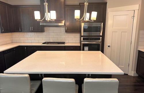 Wilkes East Casa | Spacious 5-bedroom house in perfect Portland with AC, WiFi, washer and dryer.