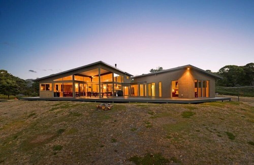 South Bruny Casa | Cloudy Bay Lagoon Estate ~ Architecturally designed home