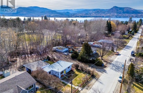 Okanagan-Similkameen Casa | Charming Creekside Cottage in Naramata Village