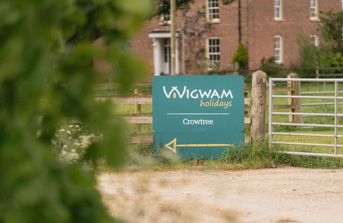 Weston Cabina | Cosy Glamping Cabin With Wood Fired Hot Tub