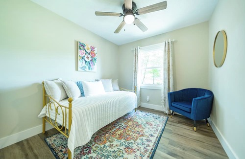 Opelika Casa | Conveniently located to Downtown Opelika, RTJ Golf Course, and Auburn University