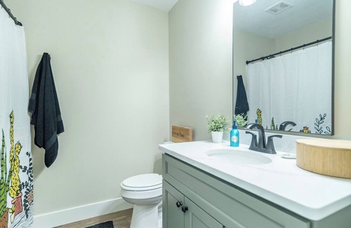 Opelika Casa | Conveniently located to Downtown Opelika, RTJ Golf Course, and Auburn University