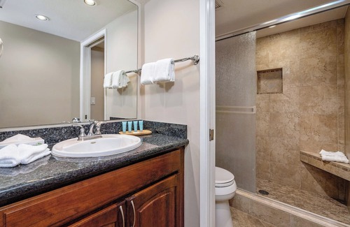 Kihei Apartamento | Adorable Remodeled Maui Banyan Ensuite MBQ208A