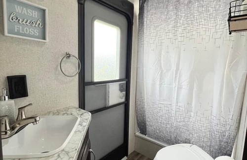 Stroudsburg Casa | Cozy 2-bedroom RV in awesome Stroudsburg with AC, WiFi