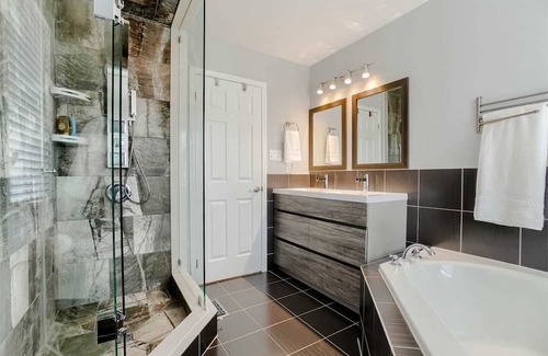 Halton Regional Municipality Casa | Stylish with outdoor hot tub - Golf and Ski