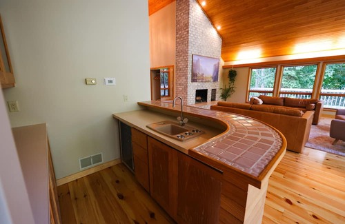 Lansing Casa | LNSNG VISTA I River + Trails