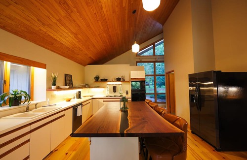 Lansing Casa | LNSNG VISTA I River + Trails