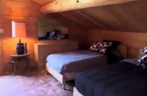 Pitkin Cabina | Charming 2-Bedroom Cabin for 6 with Full Amenities, WiFi, and Spacious Porches