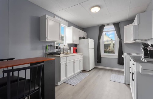 Riverview Apartamento | Cozy, 5 min to downtown, TMobile Center, PNL, Crossroads. close to everything!n