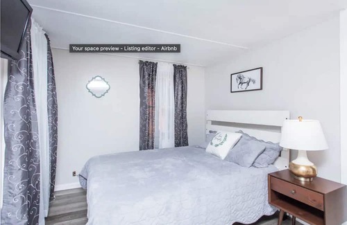Malta Cabina | Cozy Saratoga Cabin with 1 bedroom and AC
