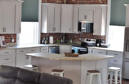 Danville Apartamento | Beautiful 2-bedroom loft apartment with AC and WiFi in lovely Danville