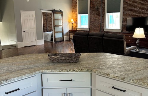 Danville Apartamento | Beautiful 2-bedroom loft apartment with AC and WiFi in lovely Danville