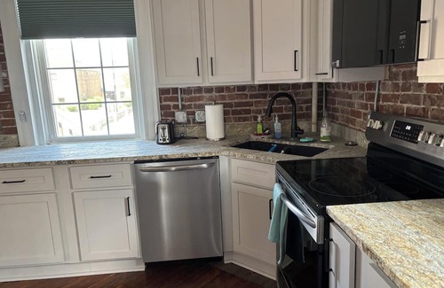 Danville Apartamento | Beautiful 2-bedroom loft apartment with AC and WiFi in lovely Danville