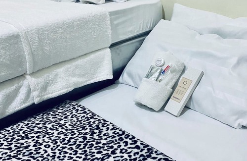 Highway Hills Condominio | Cozy 2-bedroom condo in pleasant Mandaluyong with fitness room, WiFi