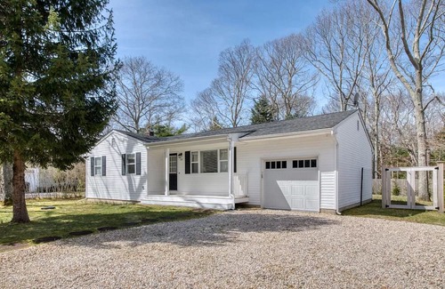 Springs Cabaña | Charming cottage with 3 bedrooms and WiFi, AC in welcoming East Hampton Springs
